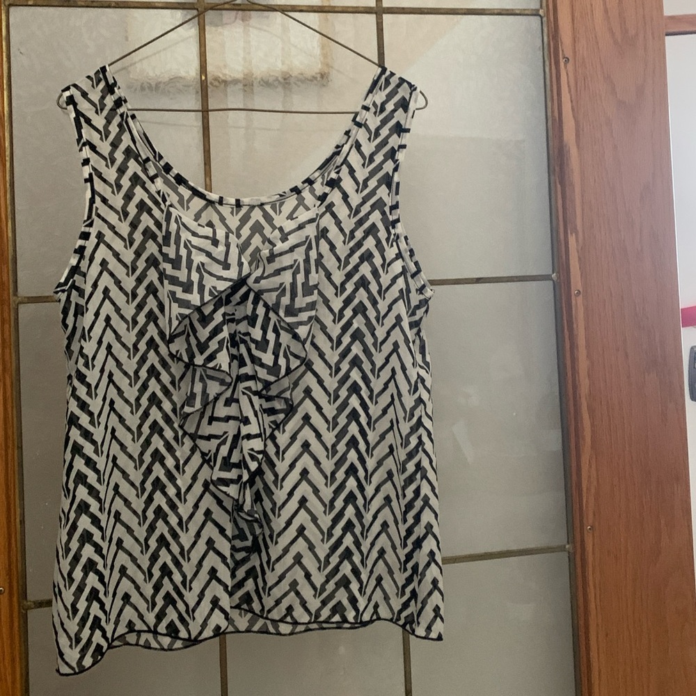BLACK & WHITE TANK TOP WITH BOW ON FRONT 17.5” PTP